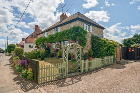 2 bedroom semi-detached house for sale