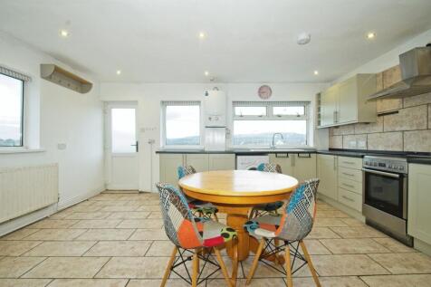 3 bedroom flat for sale