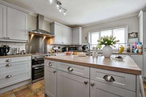 4 bedroom detached bungalow for sale