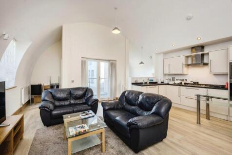 2 bedroom maisonette for sale