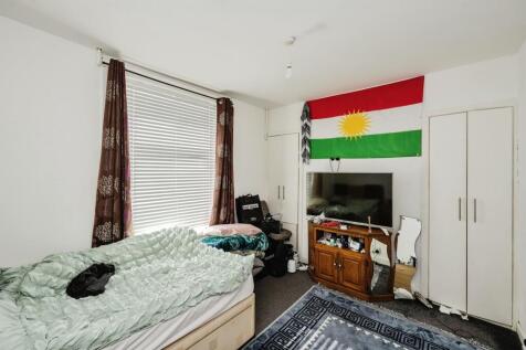 5 bedroom terraced house for sale