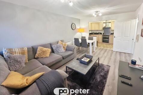 2 bedroom ground floor flat for sale
