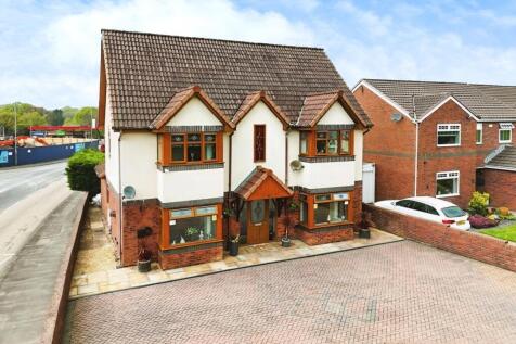 5 bedroom detached house for sale