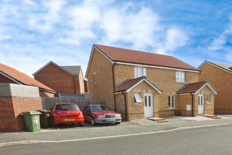 2 bedroom semi-detached house for sale
