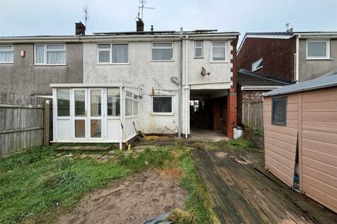 4 bedroom semi-detached house for sale