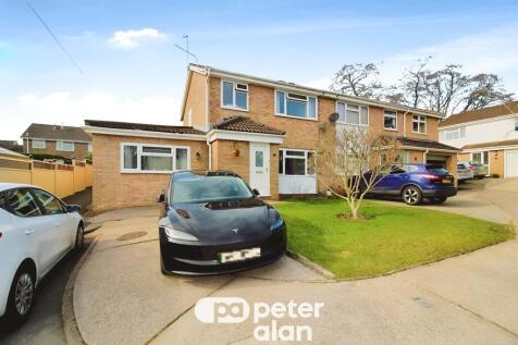 3 bedroom semi-detached house for sale