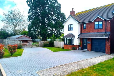 4 bedroom detached house for sale