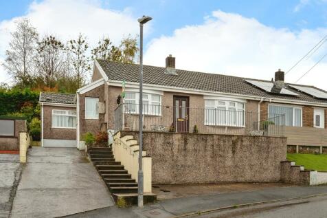 3 bedroom semi-detached bungalow for sale