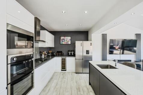 4 bedroom semi-detached house for sale
