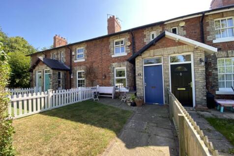 2 bedroom terraced house for sale