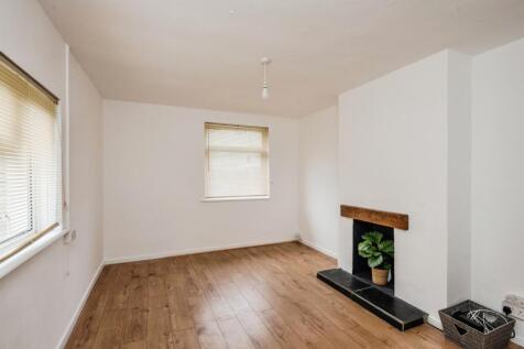 2 bedroom maisonette for sale