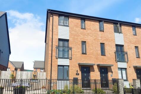 3 bedroom town house for sale
