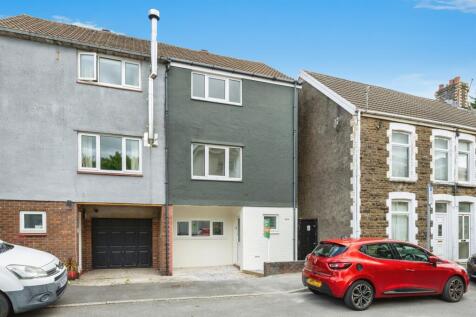 4 bedroom town house for sale