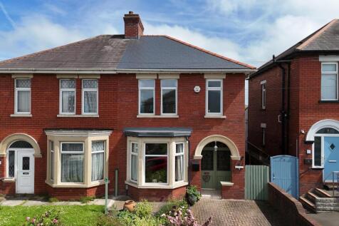 3 bedroom semi-detached house for sale