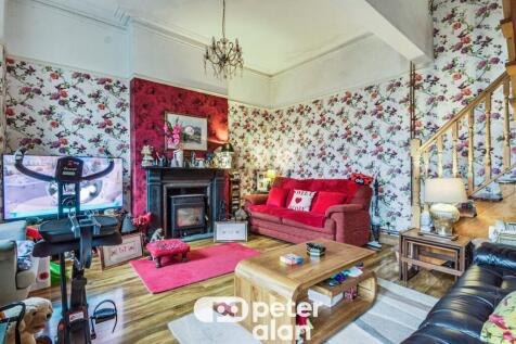 4 bedroom semi-detached house for sale