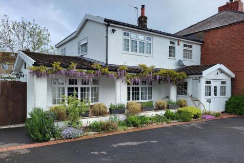 4 bedroom semi-detached house for sale