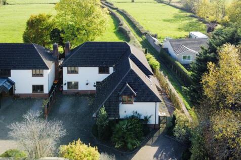 5 bedroom detached house for sale