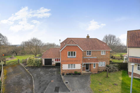 Lyall Close, Blunsdon St Andrew... 5 bed detached house for sale