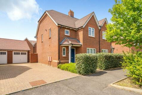 4 bedroom semi-detached house for sale