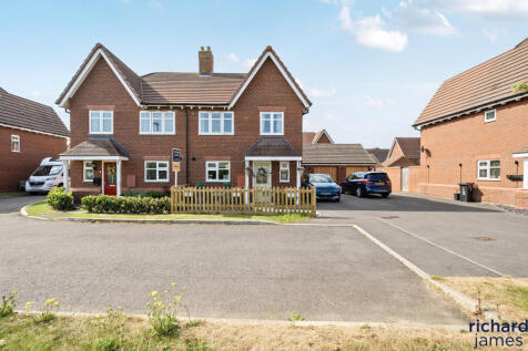 4 bedroom semi-detached house for sale