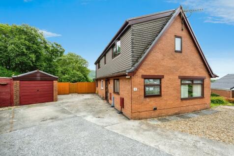 4 bedroom detached bungalow for sale