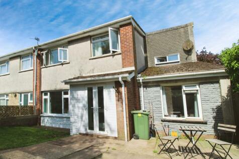 4 bedroom end of terrace house for sale