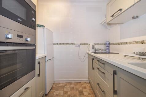1 bedroom ground floor flat for sale