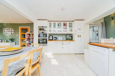 5 bedroom detached bungalow for sale