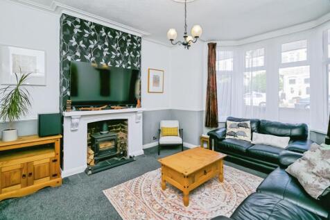5 bedroom end of terrace house for sale
