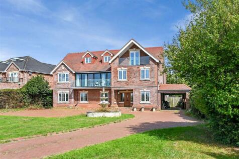 6 bedroom detached house for sale