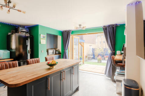 Mangotsfield BS16 4 bed end of terrace house for sale