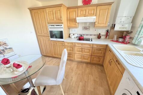 37 Lindsay Road, Poole, BH13 2 bed apartment for sale
