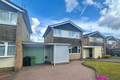 3 bedroom link detached house for sale