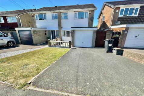 3 bedroom semi-detached house for sale