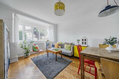 Lancaster Close, Kingston Upon Thames... 2 bed flat for sale