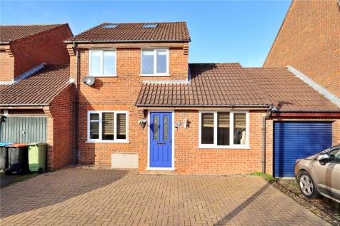 3 bedroom link detached house for sale