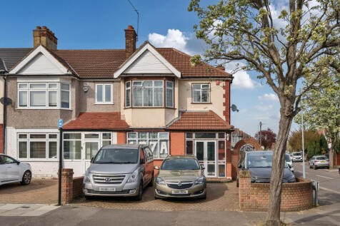 3 bedroom end of terrace house for sale