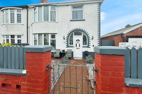 Rosebank Avenue, Lancashire FY4 3 bed semi