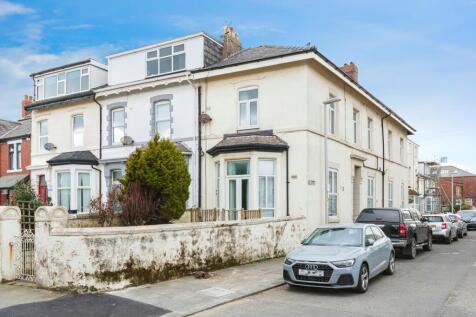 5 bedroom end of terrace house for sale