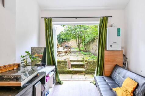Camden Street, Camden, London, NW1 3 bed maisonette for sale
