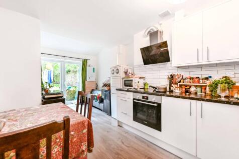 3 bedroom maisonette for sale