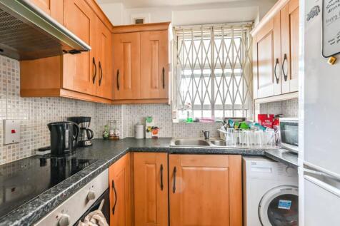 3 bedroom flat for sale