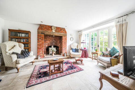 Abridge Road, Theydon Bois, Epping 2 bed link detached house for sale