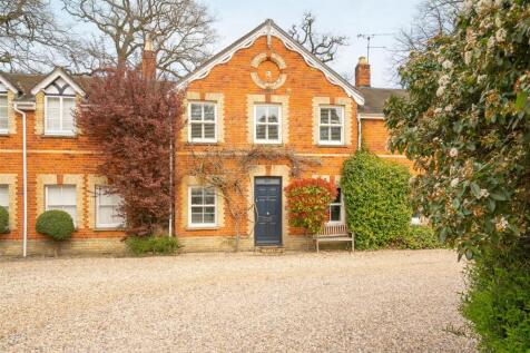 Lavender Park, Ascot 3 bed terraced house for sale