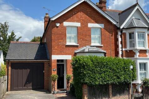Queens Road, Sunninghill 3 bed detached house for sale