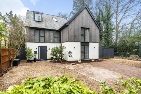 Forest Close, Surrey GU22 5 bed detached house for sale