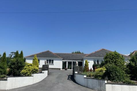 Heol Cennen, Ffairfach, Llandeilo... 4 bed detached house for sale
