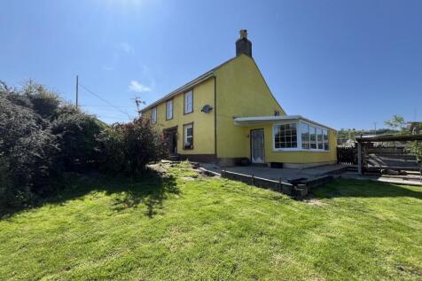 Llanfynydd, Carmarthen, Carmarthenshire. 4 bed detached house for sale
