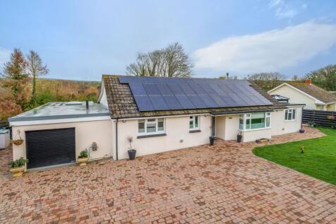 St. Columb TR9 6 bed detached bungalow for sale
