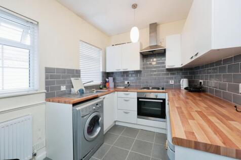 1 bedroom ground floor flat for sale